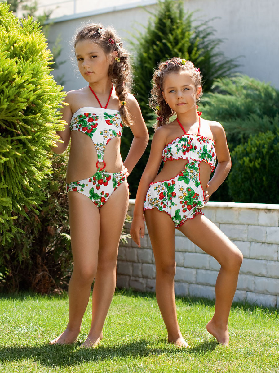 Юные модели дети в купальниках